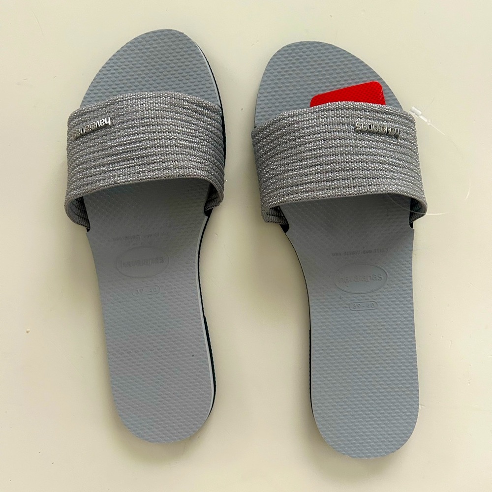 Havaianas Gray Sandals Minimalist Slip-On Design